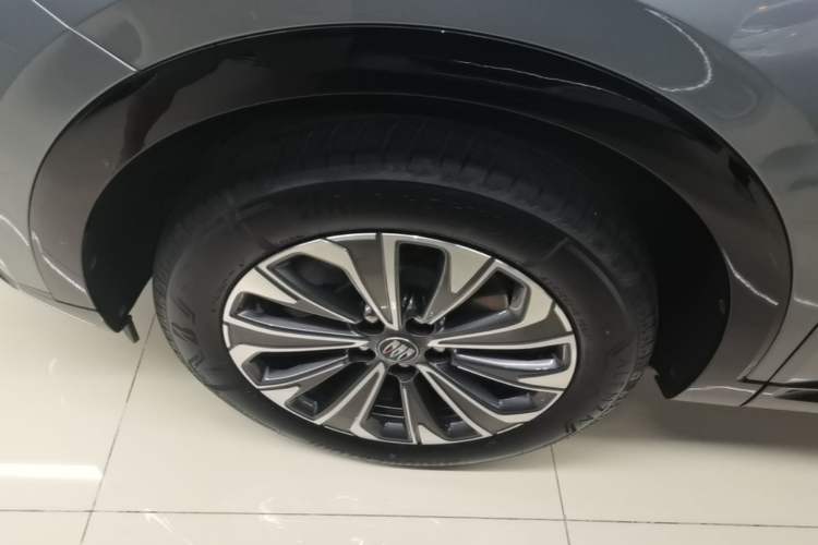 Used Buick Envision 2024 Encore S 25T Ignite Black Style Edition Left Front Wheel Hub
