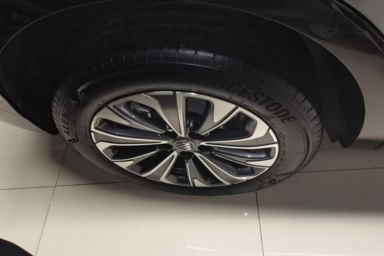 Used Buick Envision 2024 Encore S 25T Ignite Black Style Edition Right Rear Wheel Hub