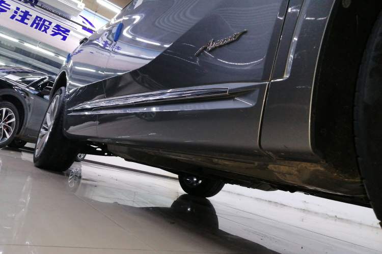 Used Buick Envision 2024 Encore Plus AWD Avenir Right Side Sill