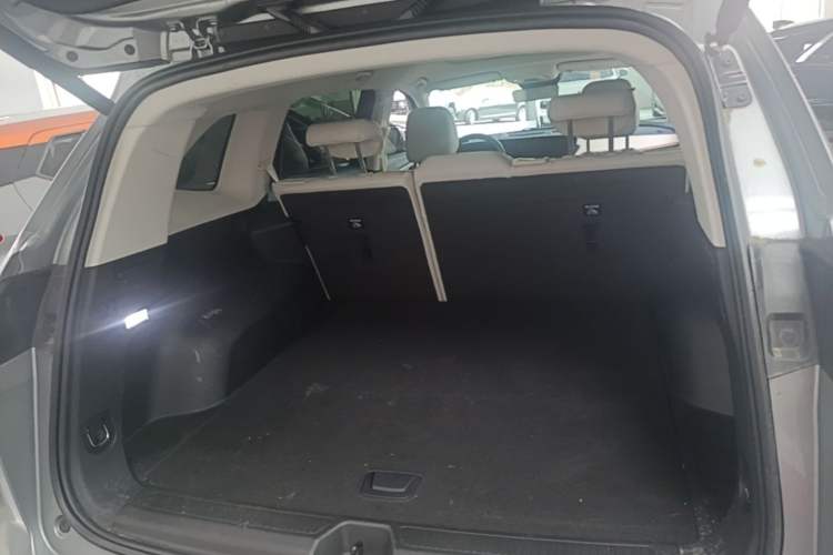 Used Buick Envision 2024 Encore Plus AWD Avenir Trunk