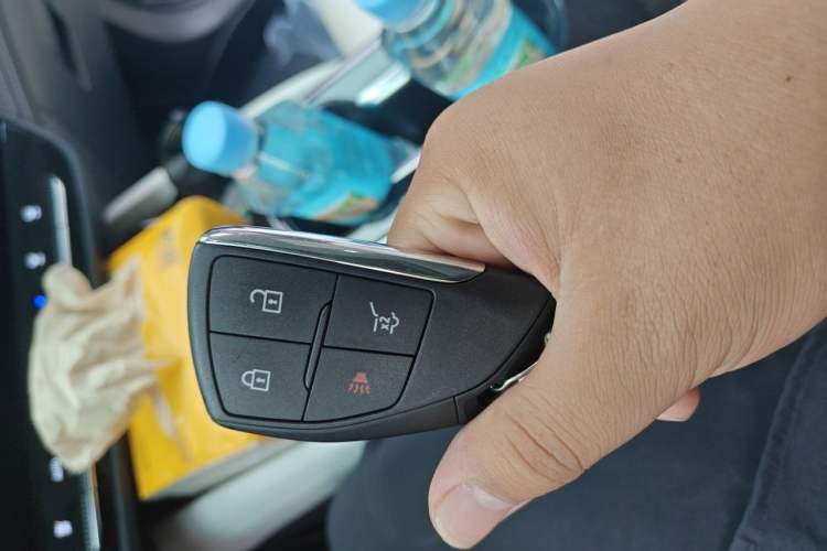 Used Buick Envision 2024 Encore Plus AWD Avenir Vehicle Key