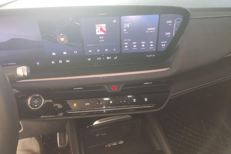 Used Buick Envision 2024 Encore S 25T Ignite Black Style Edition Audio And AC Panel