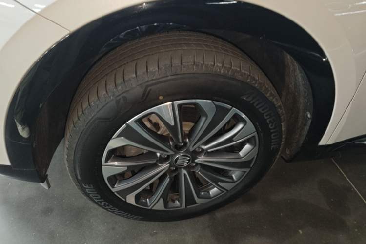 Used Buick Envision 2024 Encore S 25T Ignite Black Style Edition Left Front Wheel Hub