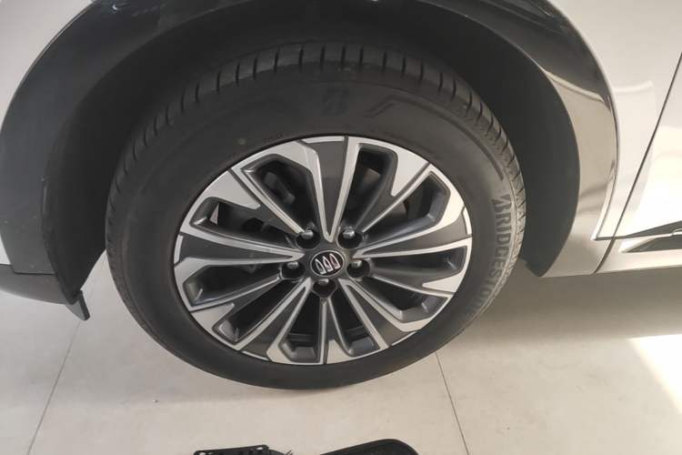 Used Buick Envision 2024 Encore S 25T Ignite Black Style Edition Left Front Wheel Hub
