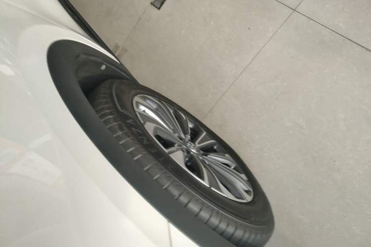 Used Buick Envision 2024 Encore Plus 28T AWD Luxury Edition Left Front Wheel Hub