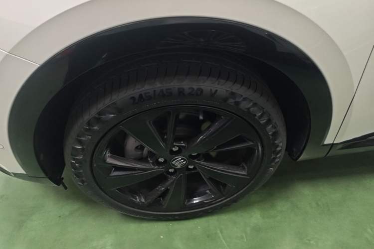 Used Buick Envision 2024 Encore S 28T Ignite Black Prestige Edition Left Front Wheel Hub