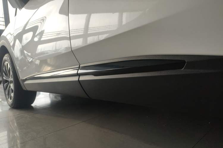 Used Buick Envision 2024 Encore Plus 28T AWD Luxury Edition Left Side Sill