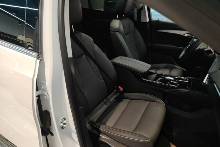 Used Buick Envision 2024 Encore Plus 28T Two-Wheel Drive Luxury Edition Right Front Seat