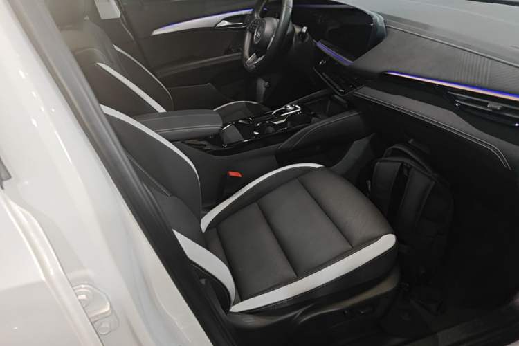 Used Buick Envision 2024 Encore S 25T Ignite Black Style Edition Right Front Seat