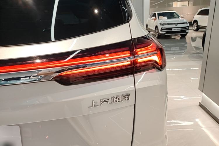 Used Buick Envision 2024 Encore Plus 28T Two-Wheel Drive Luxury Edition Right Rear Taillight