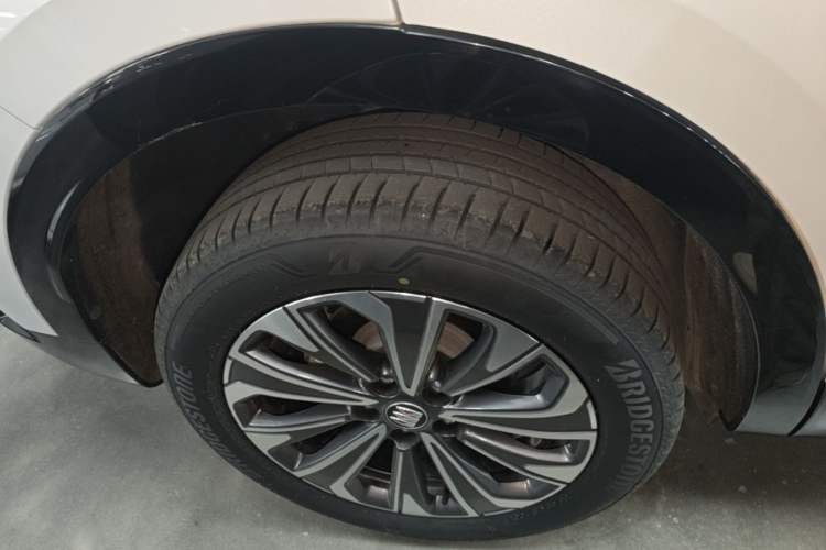 Used Buick Envision 2024 Encore S 25T Ignite Black Style Edition Right Rear Wheel Hub