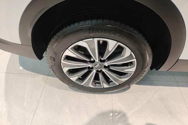 Used Buick Envision 2024 Encore Plus 28T Two-Wheel Drive Luxury Edition Right Rear Wheel Hub