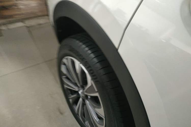 Used Buick Envision 2024 Encore Plus 28T AWD Luxury Edition Right Rear Wheel Hub