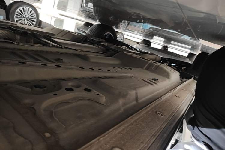 Used Buick Envision 2024 Encore Plus 28T Two-Wheel Drive Luxury Edition Right Side Sill