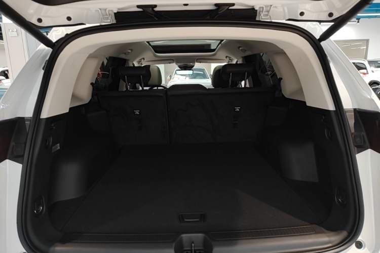 Used Buick Envision 2024 Encore Plus 28T Two-Wheel Drive Luxury Edition Trunk