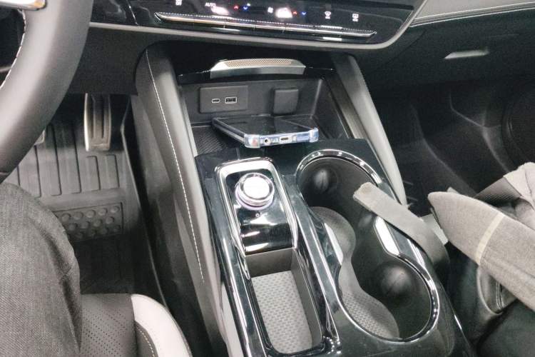 Used Buick Envision 2024 Encore S 25T Ignite Black Style Edition Gear Lever