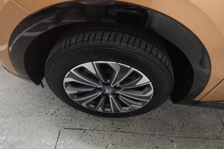 Used Buick Envision 2024 Encore S 25T Ignite Black Style Edition Left Front Wheel Hub