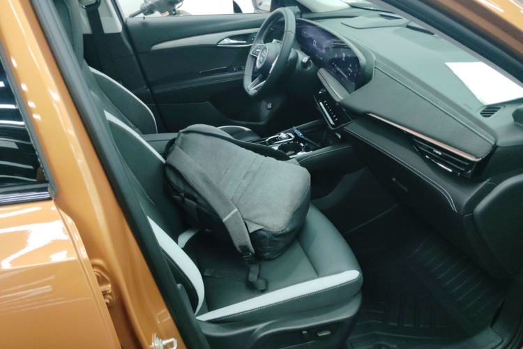 Used Buick Envision 2024 Encore S 25T Ignite Black Style Edition Right Front Seat