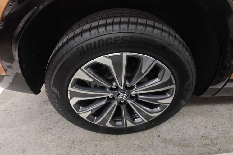Used Buick Envision 2024 Encore S 25T Ignite Black Style Edition Right Rear Wheel Hub