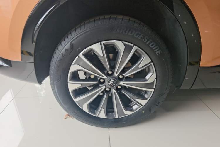 Used Buick Envision 2024 Encore S 25T Ignite Black Style Edition Right Rear Wheel Hub