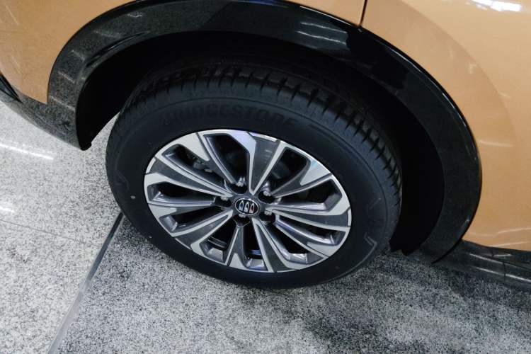 Used Buick Envision 2024 Encore S 25T Ignite Black Style Edition Right Rear Wheel Hub
