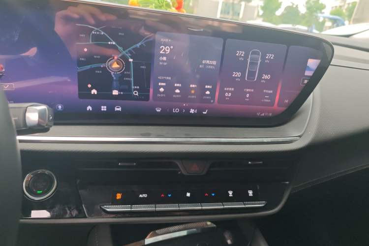 Used Buick Envision 2025 25T Entry-Grade Platinum Edition Audio And AC Panel