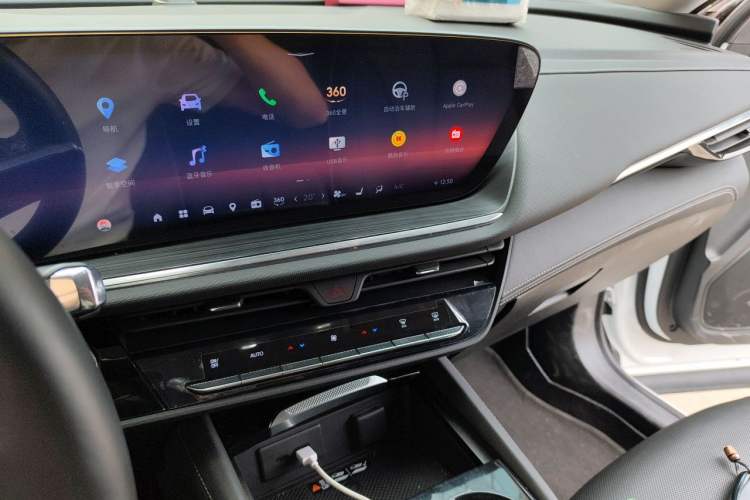 Used Buick Envision 2025 Encore Plus 28T Two-Wheel-Drive Platinum Edition Audio And AC Panel