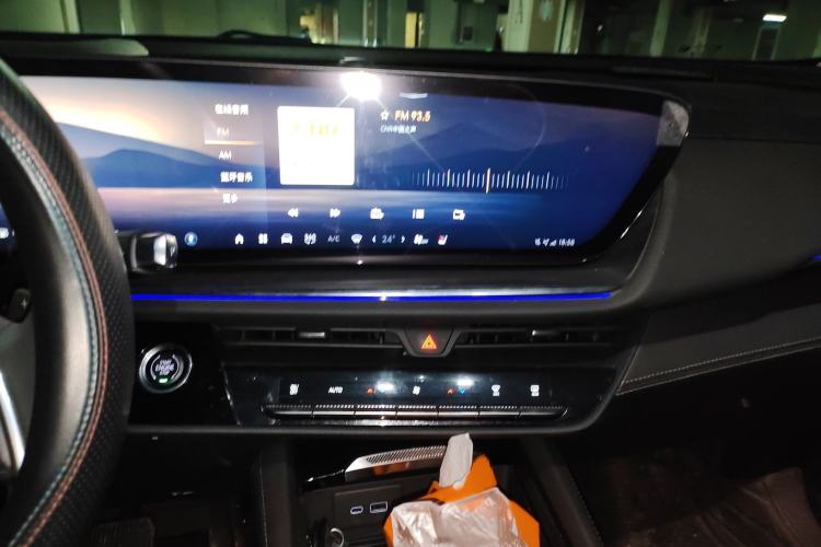 Used Buick Envision 2025 Encore Plus 28T Two-Wheel-Drive Platinum Edition Audio And AC Panel