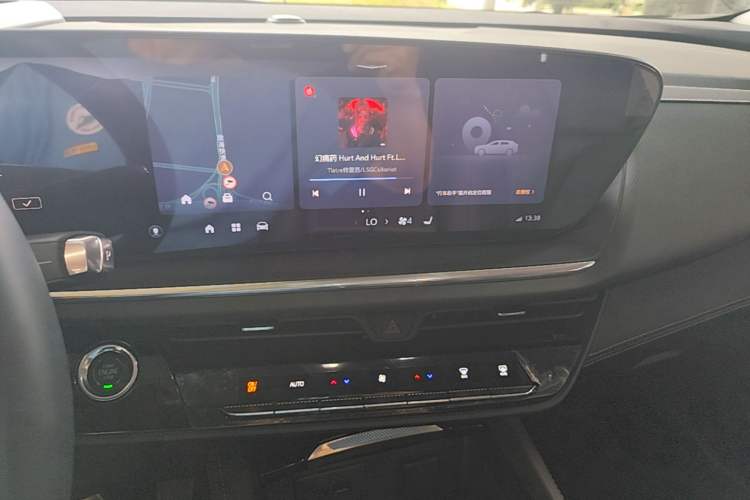 Used Buick Envision 2025 25T Entry-Grade Platinum Edition Audio And AC Panel