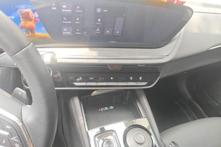 Used Buick Envision 2025 Encore Plus 28T Two-Wheel-Drive Platinum Edition Audio And AC Panel