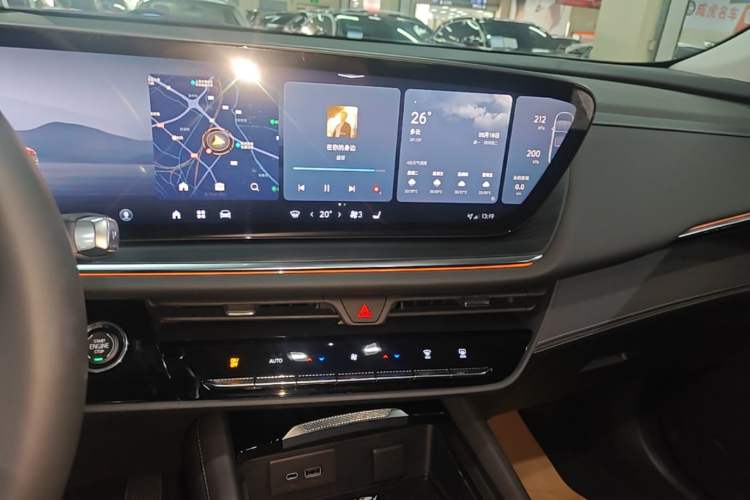 Used Buick Envision 2025 Encore Plus 28T Two-Wheel-Drive Platinum Edition Audio And AC Panel