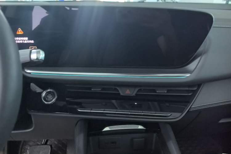Used Buick Envision 2025 Encore Plus 28T Two-Wheel-Drive Platinum Edition Audio And AC Panel