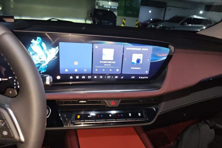 Used Buick Envision 2025 Encore Plus 28T Two-Wheel-Drive Platinum Edition Audio And AC Panel
