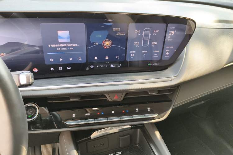 Used Buick Envision 2025 Encore Plus 28T Two-Wheel-Drive Platinum Edition Audio And AC Panel