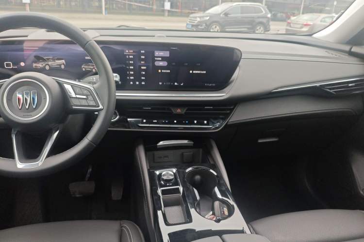 Used Buick Envision 2025 25T Entry-Grade Platinum Edition Audio And AC Panel