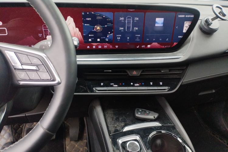 Used Buick Envision 2025 Encore Plus 28T Two-Wheel-Drive Platinum Edition Audio And AC Panel