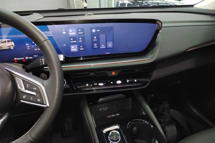 Used Buick Envision 2025 Encore Plus 28T Two-Wheel-Drive Platinum Edition Audio And AC Panel