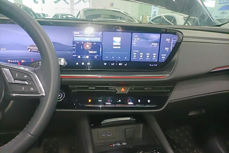 Used Buick Envision 2025 25T Entry-Grade Platinum Edition Audio And AC Panel