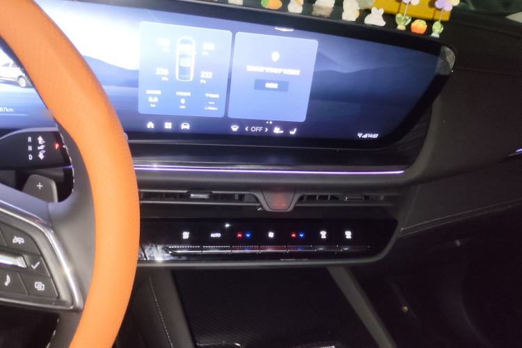 Used Buick Envision 2025 Encore Plus 28T Two-Wheel-Drive Platinum Edition Audio And AC Panel
