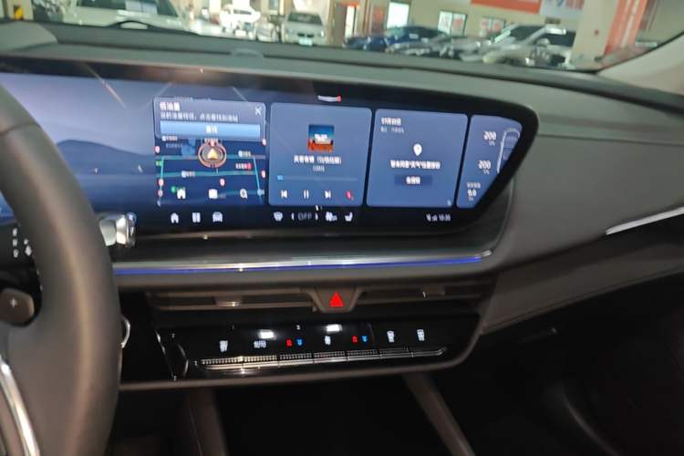 Used Buick Envision 2025 Encore Plus 28T Two-Wheel-Drive Platinum Edition Audio And AC Panel