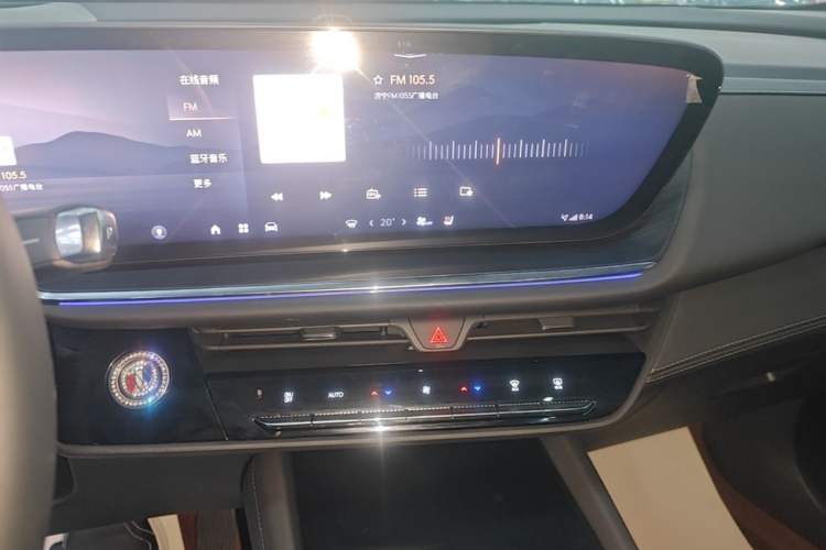 Used Buick Envision 2025 25T Entry-Grade Platinum Edition Audio And AC Panel