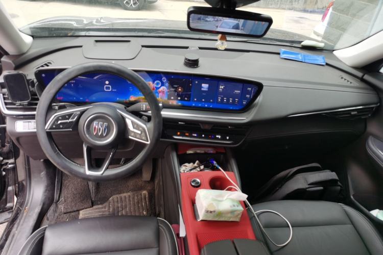 Used Buick Envision 2025 Encore Plus 28T Two-Wheel-Drive Platinum Edition Center Console