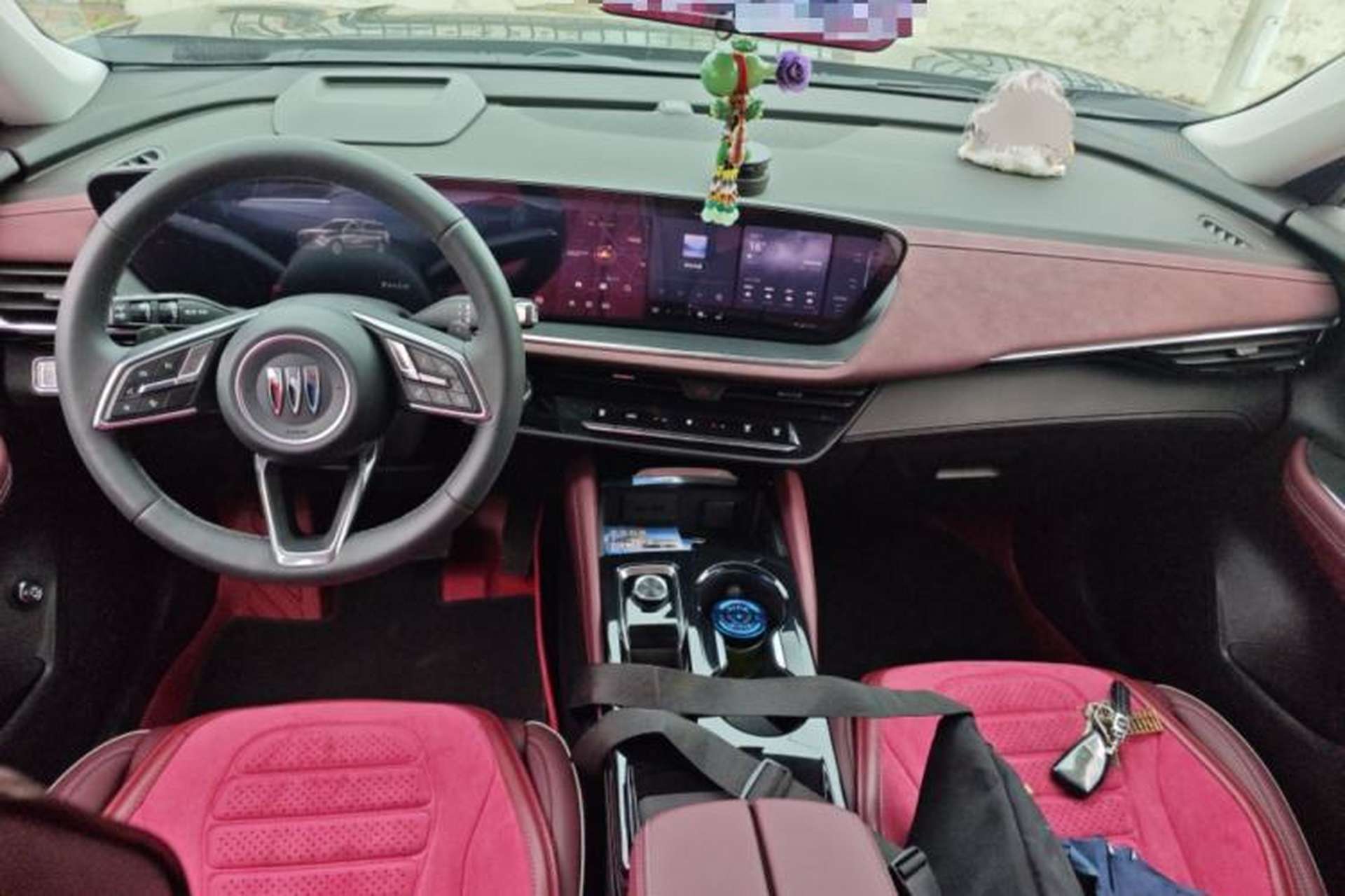 Used Buick Envision 2025 Encore Plus 28T Two-Wheel-Drive Platinum Edition Center Console