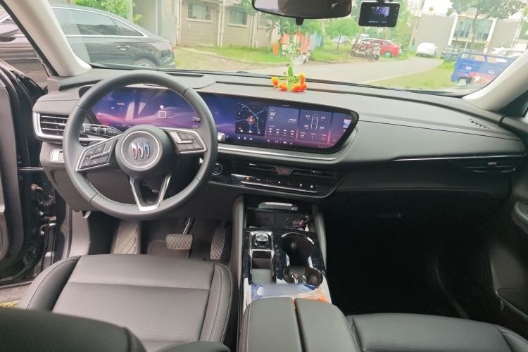 Used Buick Envision 2025 25T Entry-Grade Platinum Edition Center Console