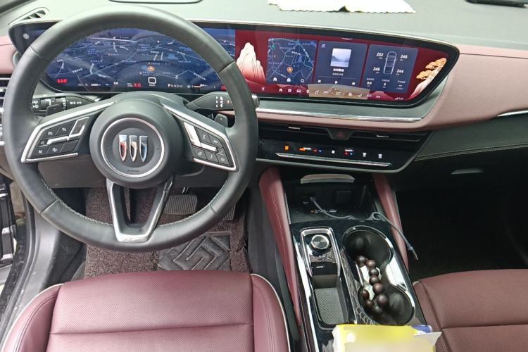 Used Buick Envision 2025 Encore Plus 28T Two-Wheel-Drive Platinum Edition Center Console