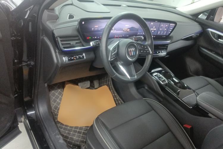 Used Buick Envision 2025 Encore Plus 28T Two-Wheel-Drive Platinum Edition Center Console