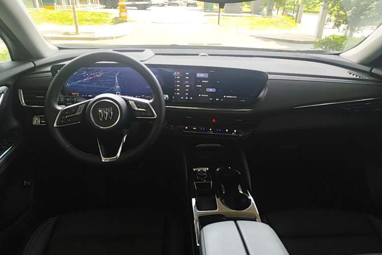 Used Buick Envision 2025 25T Entry-Grade Platinum Edition Center Console