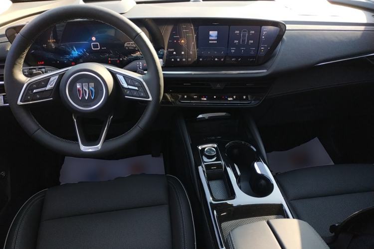 Used Buick Envision 2025 Encore Plus 28T Two-Wheel-Drive Platinum Edition Center Console
