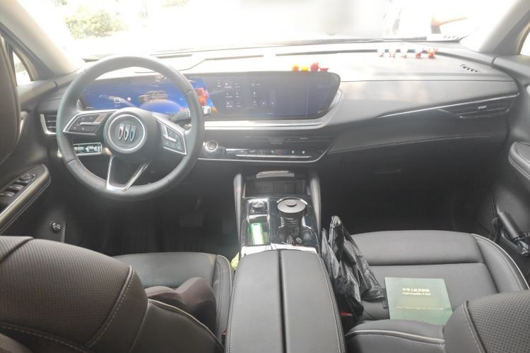 Used Buick Envision 2025 Encore Plus 28T Two-Wheel-Drive Platinum Edition Center Console