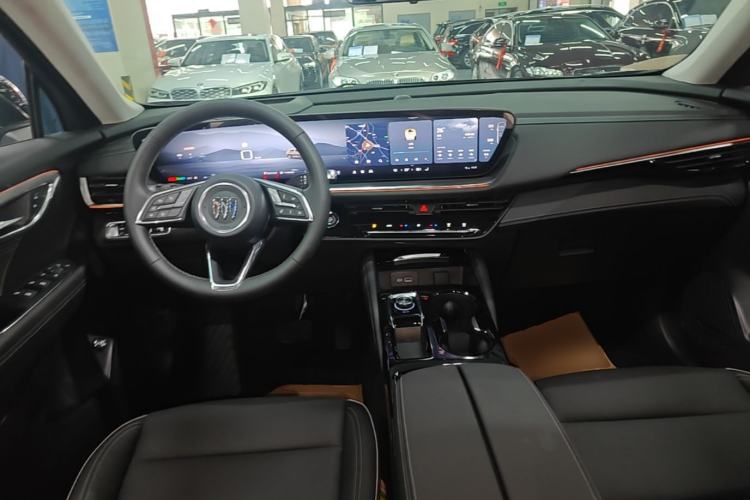 Used Buick Envision 2025 Encore Plus 28T Two-Wheel-Drive Platinum Edition Center Console